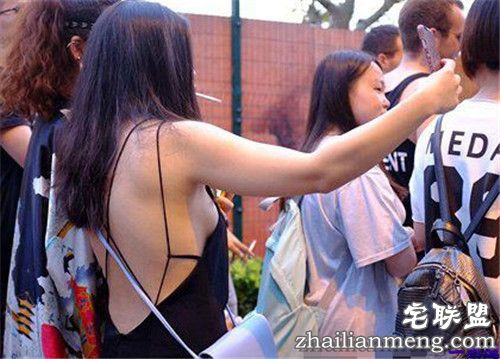 妹子摸我小便的地方