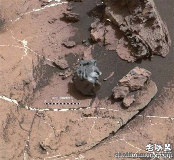 NASA机器人在火星上找到了这颗“诡异的蛋”,分析后才发现它有这么特别的来历--趣味说