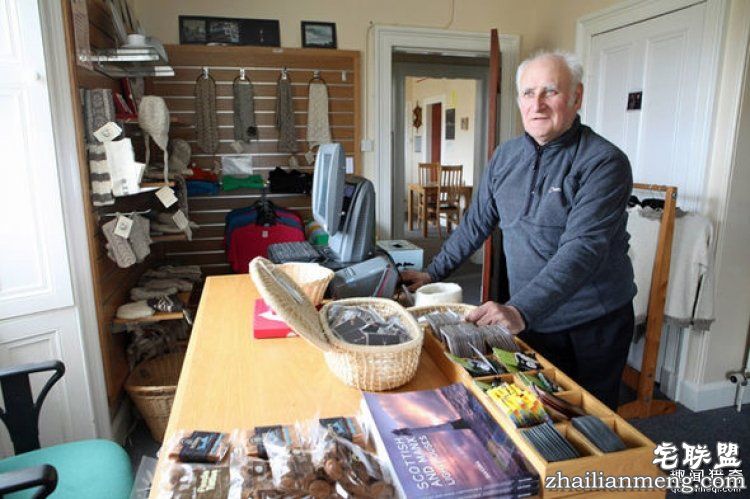 这个大爷同时干了20份工作,67岁也不退休