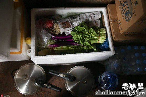 睡在钱堆里是什么感觉的?揭秘押钞官兵的生活 第9张图片