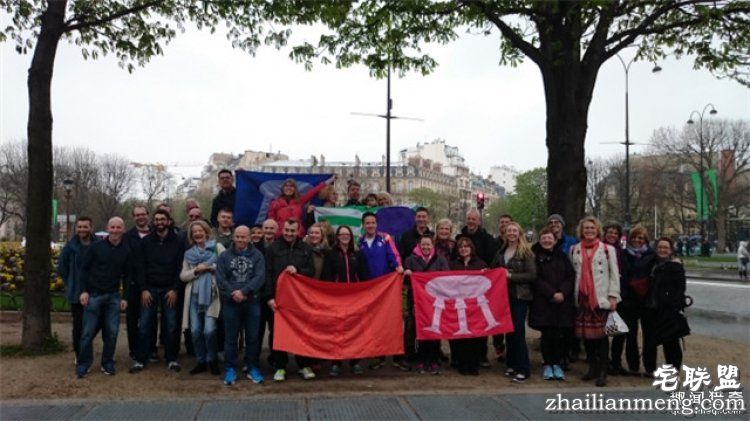 他一年内跑20场马拉松,疯狂的背后只为了故去的妻子