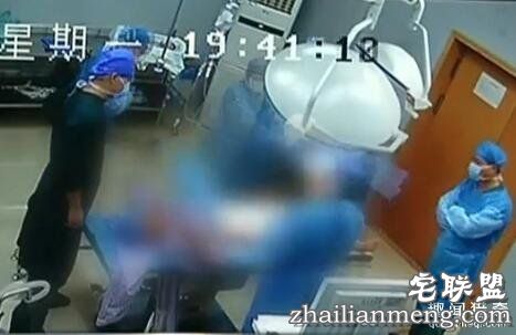 小伙看视频寻求刺激 将20cm数据线塞进尿道