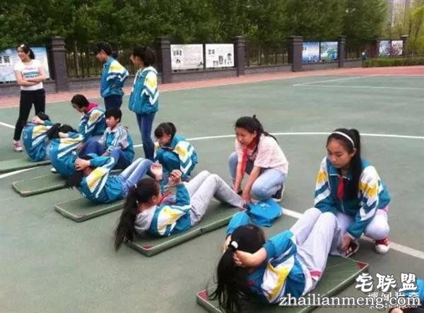 仰卧起坐会导致瘫痪?国外已叫停
