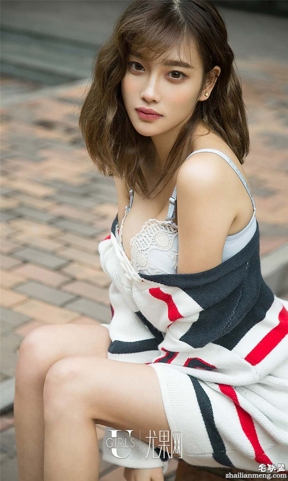 [尤果网] 大眼<a href=/e/tags/?tagname=%E5%AB%A9%E6%A8%A1 target=_blank class=infotextkey>嫩模</a><a href=/e/tags/?tagname=%E6%B8%85%E7%BA%AF target=_blank class=infotextkey>清纯</a><a href=/e/tags/?tagname=%E7%BE%8E%E5%A5%B3 target=_blank class=infotextkey>美女</a>杨晨晨可爱<a href=/e/tags/?tagname=%E5%86%99%E7%9C%9F target=_blank class=infotextkey>写真</a> 第517期第1张