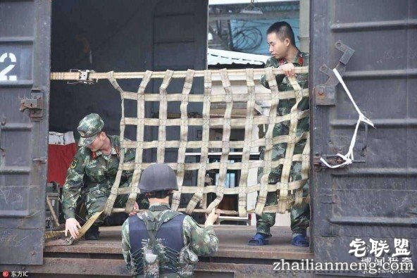 睡在钱堆里是什么感觉的?揭秘押钞官兵的生活 第4张图片