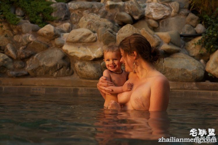 她花3年为乳腺癌幸存者拍下照片,有男人有女人