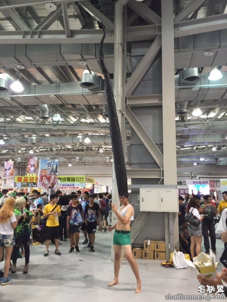 哥们你火了,这头发高的,简直要上天!