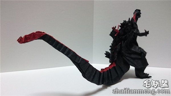 膜拜:神人只用一张纸折出的霸气哥斯拉手办