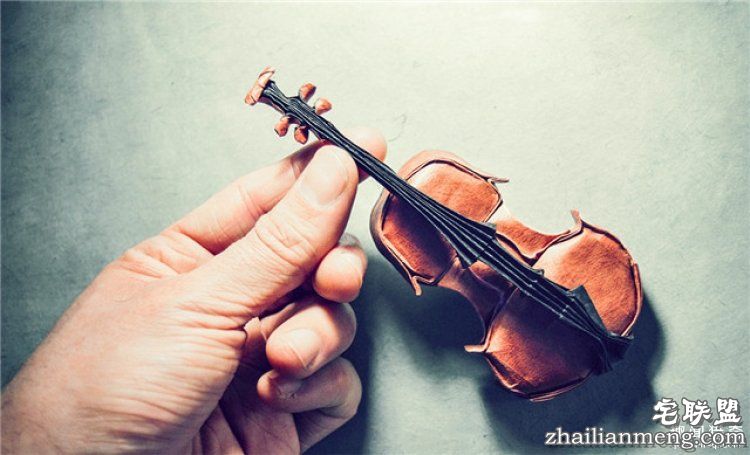 西班牙帅哥音乐家爱折纸,还折出了一个新高度