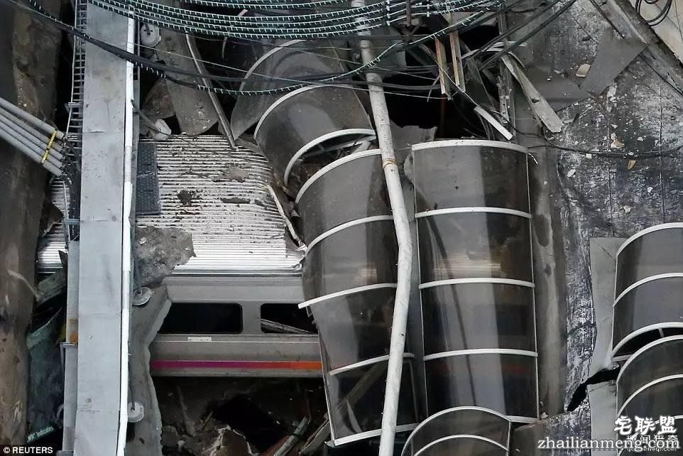 没有高铁就算了, 这个国家的火车还总出轨!