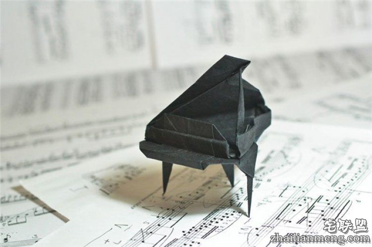 西班牙帅哥音乐家爱折纸,还折出了一个新高度