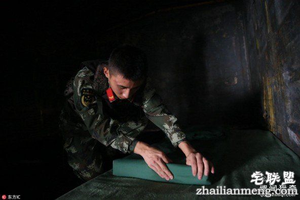 睡在钱堆里是什么感觉的?揭秘押钞官兵的生活 第8张图片