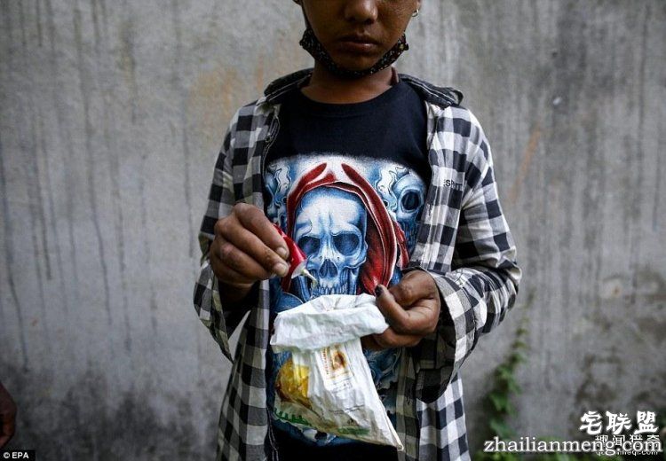 相比于吸雾霾,他们吸的东西才更叫人心寒