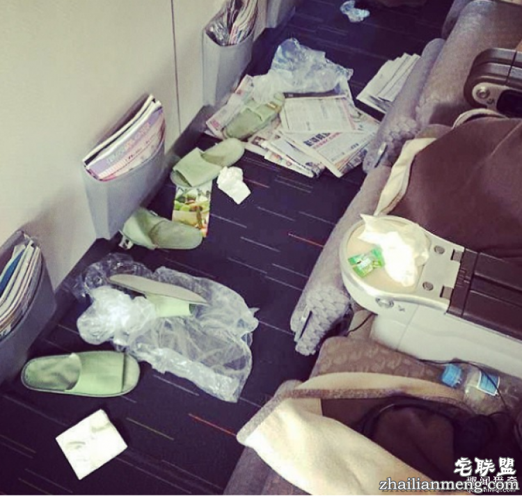 脱鞋、裸体、啪啪啪…这五种坐飞机遭遇的难以忍受的行为你最讨厌哪一种?