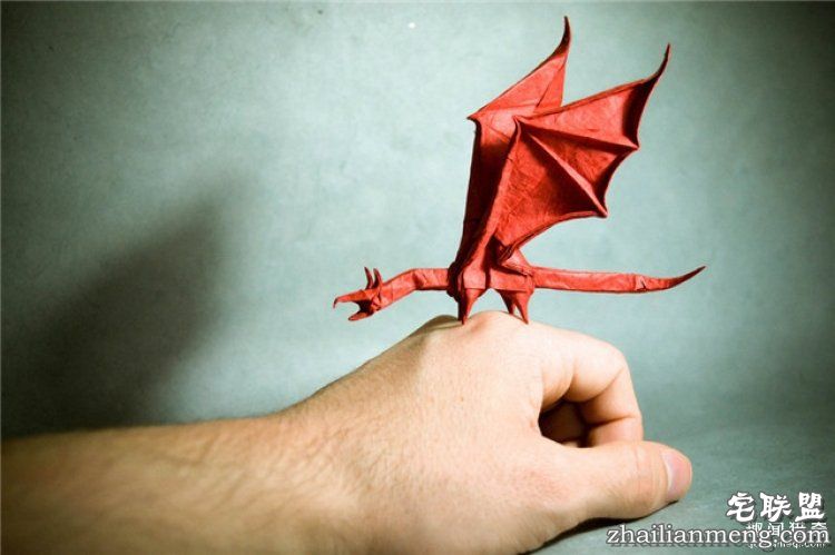 西班牙帅哥音乐家爱折纸,还折出了一个新高度