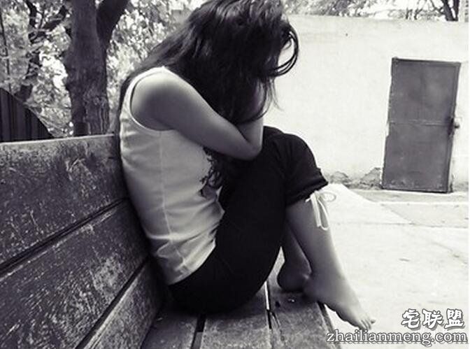 全裸女子正要生孩子时男友一句「我在发情」,接着就「霸王硬上弓」性侵她!