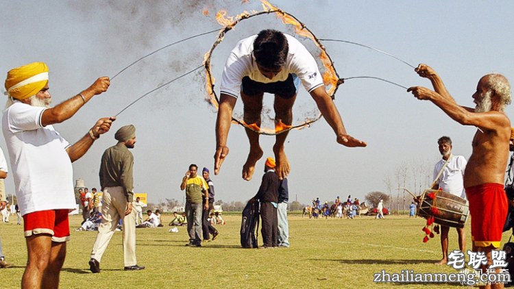 就是想红!所以印度人才拼命开挂自拍晒照