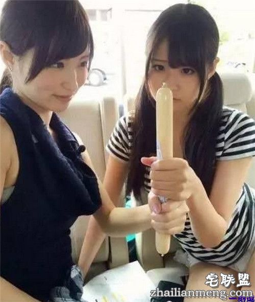 我已经把睡衣脱了 你进来吧