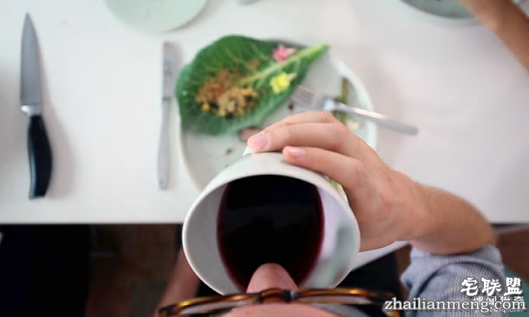 现在,你可以把爱人的骨灰做成咖啡杯