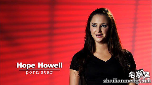 世界首对男女挑战《空中跳伞爱爱》!还来了4次,差点忘了打开伞!