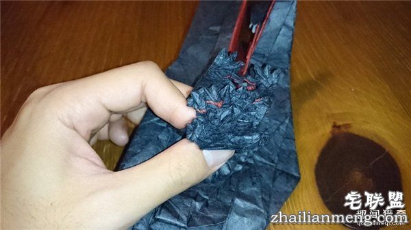 膜拜:神人只用一张纸折出的霸气哥斯拉手办