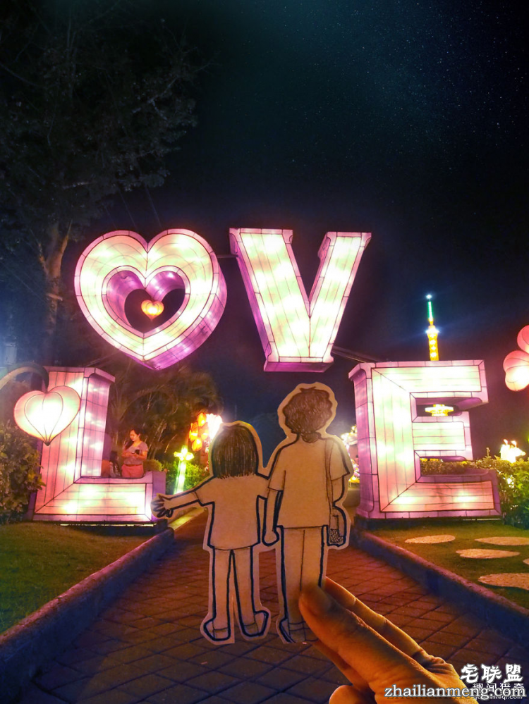 另类旅行照,带着漫画去旅行!