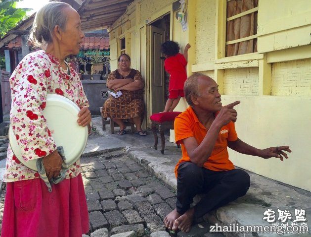 62岁男子在「车祸中丧命」妻子伤心不已,但1年后他竟在农历七月「奇蹟复活」....妻子都吓晕了!