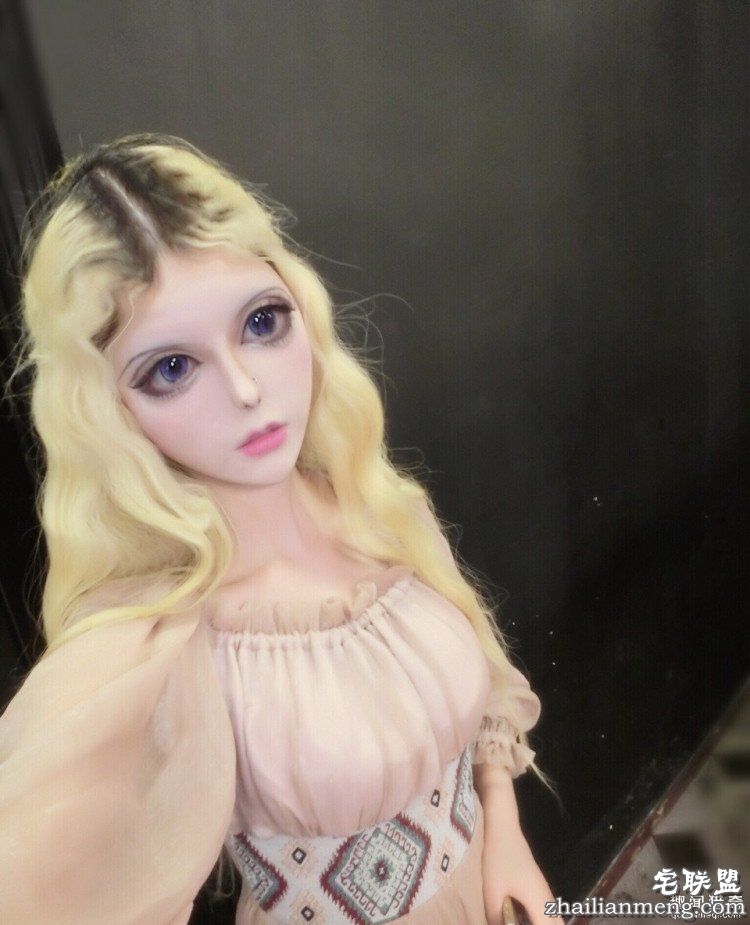 她被称是“行走的芭比娃娃”,可是未p图时长这样...