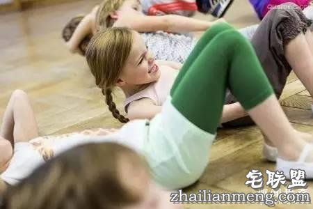 仰卧起坐会导致瘫痪?国外已叫停