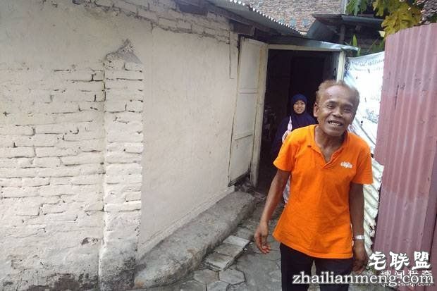 62岁男子在「车祸中丧命」妻子伤心不已,但1年后他竟在农历七月「奇蹟复活」....妻子都吓晕了!