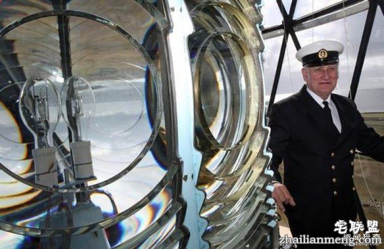 这个大爷同时干了20份工作,67岁也不退休