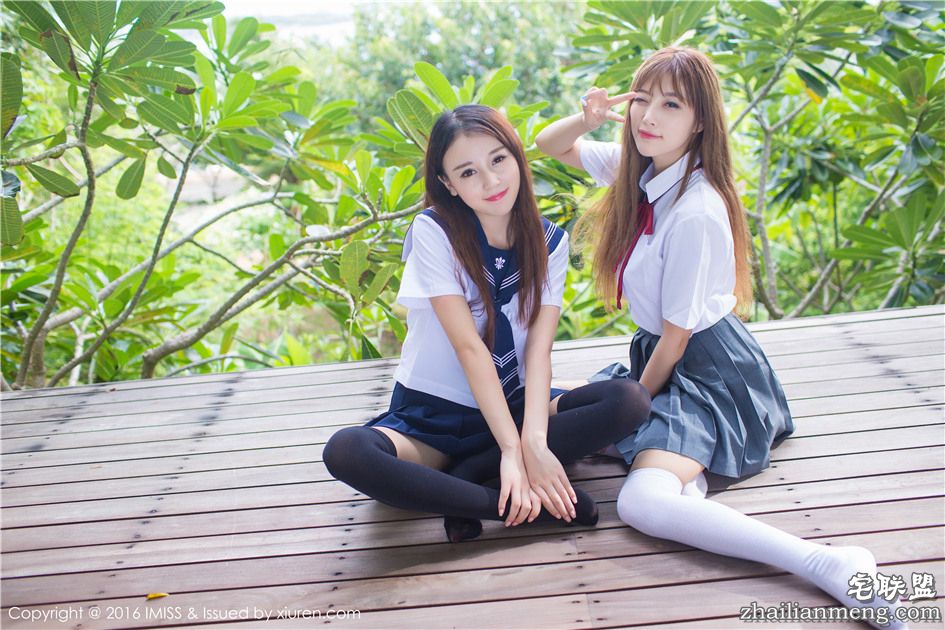 [爱蜜社] 清纯姐妹花赵小米&小甜心CC修长美腿秀 Vol.133第7张