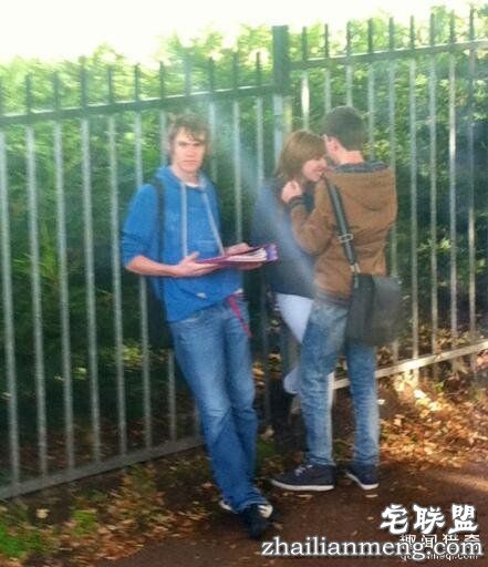 现实生活中让人忍俊不禁的“电灯泡”,很无奈