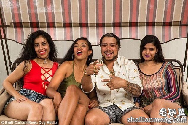 男子带着两个女友,和妻子过上了一夫三妻的生活