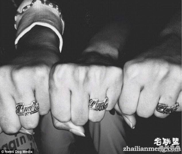 男子带着两个女友,和妻子过上了一夫三妻的生活