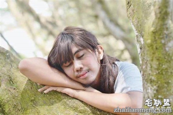 模特儿超美背影全球爆红 网友:越看越魔性