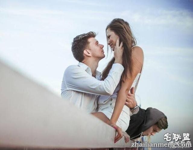 现实生活中让人忍俊不禁的“电灯泡”,很无奈