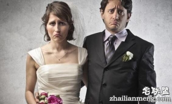 「跟女人爱爱真的很噁心!」妈妈以死相逼,男同志边做边哭痛苦表白「觉得自己被强暴了...」