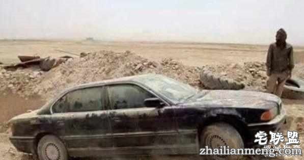 男子挖地三尺找到神秘宝藏:价值百万宝马车