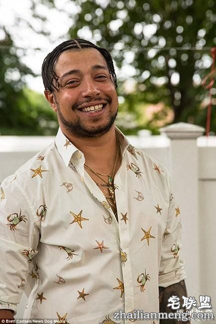 男子带着两个女友,和妻子过上了一夫三妻的生活