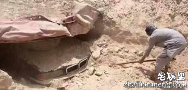 男子挖地三尺找到神秘宝藏:价值百万宝马车