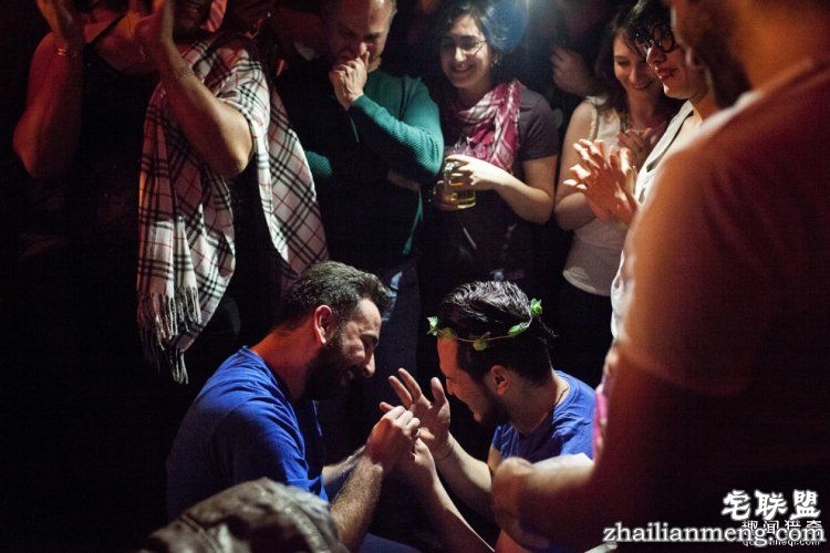 这两个叙利亚男同志的故事,会让你再一次相信爱情