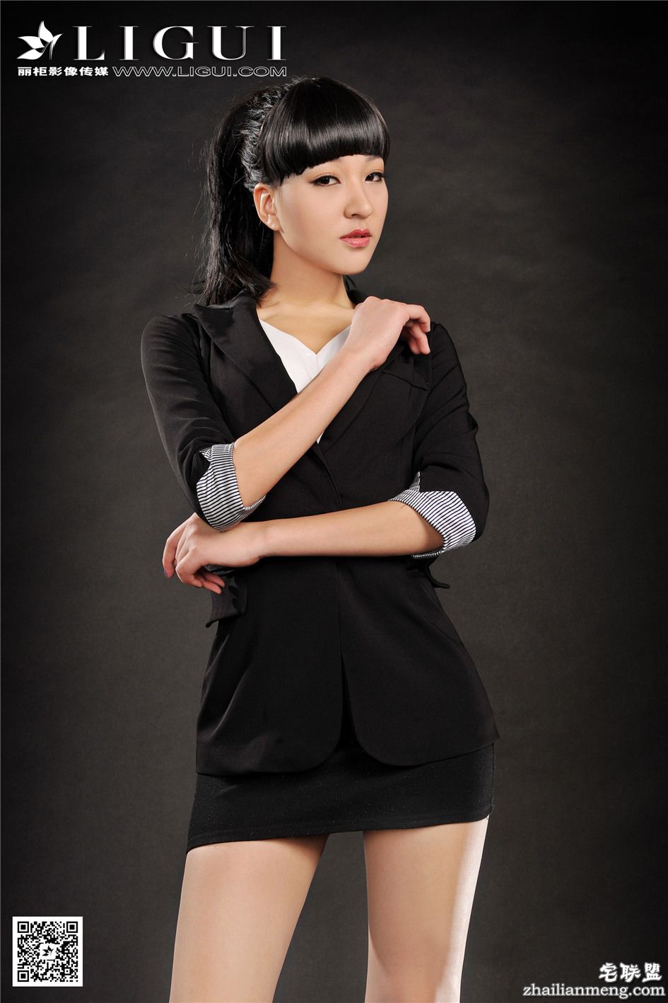 [丽柜] 制服肉丝OL女郎Amily<a href=/e/tags/?tagname=%E7%BE%8E%E8%85%BF target=_blank class=infotextkey>美腿</a>棚拍高清大图 第286期第1张