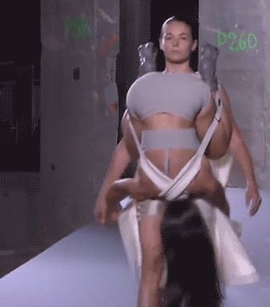 据说这样的美女,看了后都会情不自禁的喜欢...