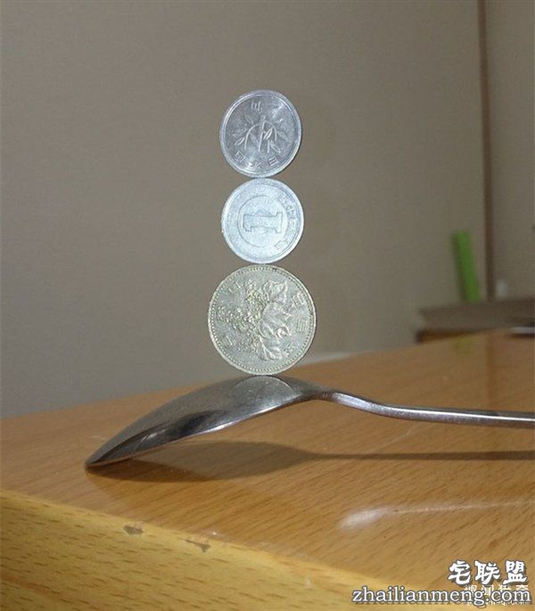 硬币还能用来做什么?一个大写的服!