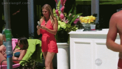 据说这样的美女,看了后都会情不自禁的喜欢...