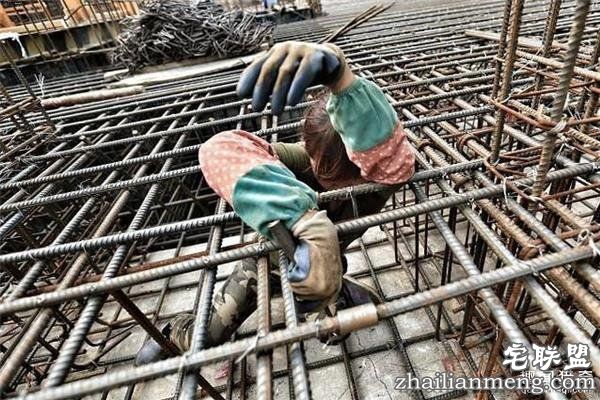 这是一双中国47岁母亲的双手 看到她每天做的东西 你还敢抱怨你的生活吗...?