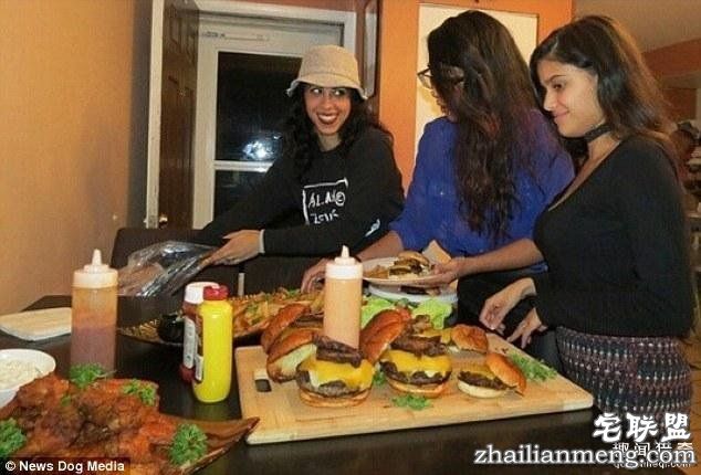 男子带着两个女友,和妻子过上了一夫三妻的生活