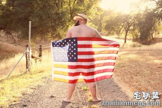 胡子大叔拍性感写真扮美人鱼,天真表情辣瞎双眼