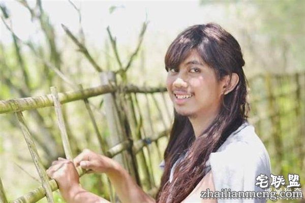 模特儿超美背影全球爆红 网友:越看越魔性